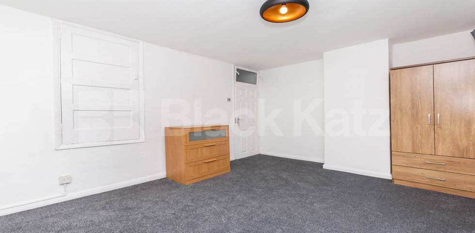 			2 Bedroom, 1 bath, 1 reception Apartment			 Kent Street, HOXTON - SHOREDITCH - HAGGERSTON 